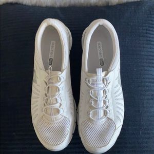 SKETCHERS SZ 91/2 NWT